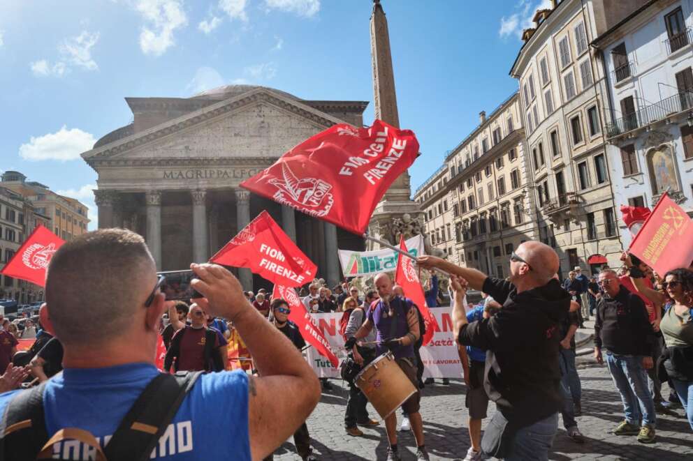 Mondo Convenienza, la protesta ribolle e la polizia reprime: governo Meloni vero assente nella partita