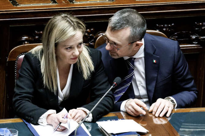 Caso Cospito, imputazione coatta per il sottosegretario Delmastro: Palazzo Chigi ‘spara’ contro le toghe