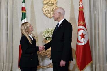 Il lavoro sporco di Saied, i lager che la Meloni chiama “dimensione esterna”