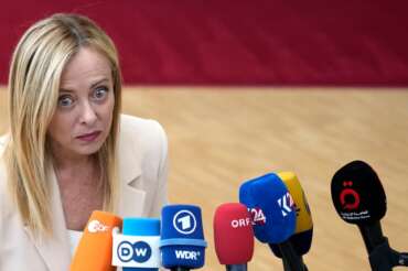 Al governo tutto benissimo, Meloni ottimista su ogni dossier: ma Salvini spacca la destra e il Pnrr balla