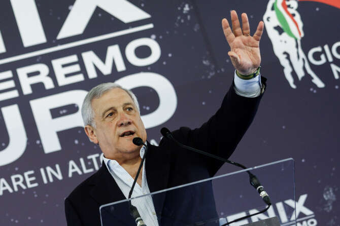 Chi è Antonio Tajani, il vicepremier di Forza Italia che ha detto: “Mai alleati coi fascisti”