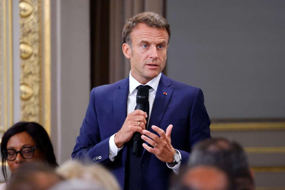 Macron chiede sanzioni alle famiglie dei casseurs, vecchio sogno della destra francese