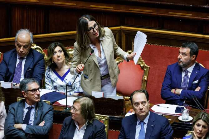 La ministra Daniela Santanchè è indagata: “Appreso della notizia dalla stampa”