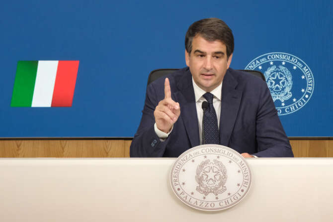 I 19 miliardi della terza rata del Pnrr congelati, Schlein: “Meloni spieghi perché”