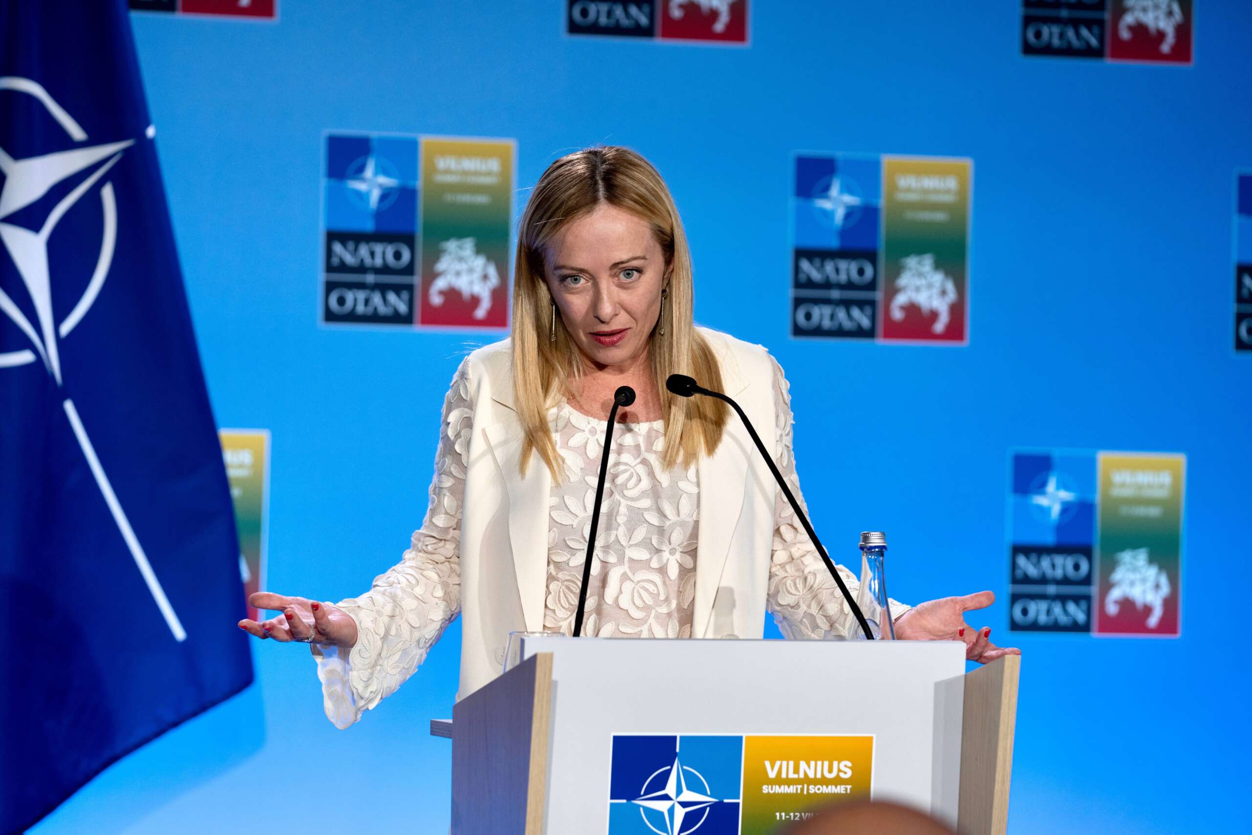 Meloni scarica La Russa: “Solidarizzo con la ragazza”