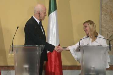 Meloni rompa il patto con Saied, il dittatore della Tunisia è un farabutto