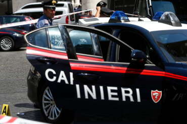 Chi sono l’uomo e la donna trovati morti in casa a Pozzuoli