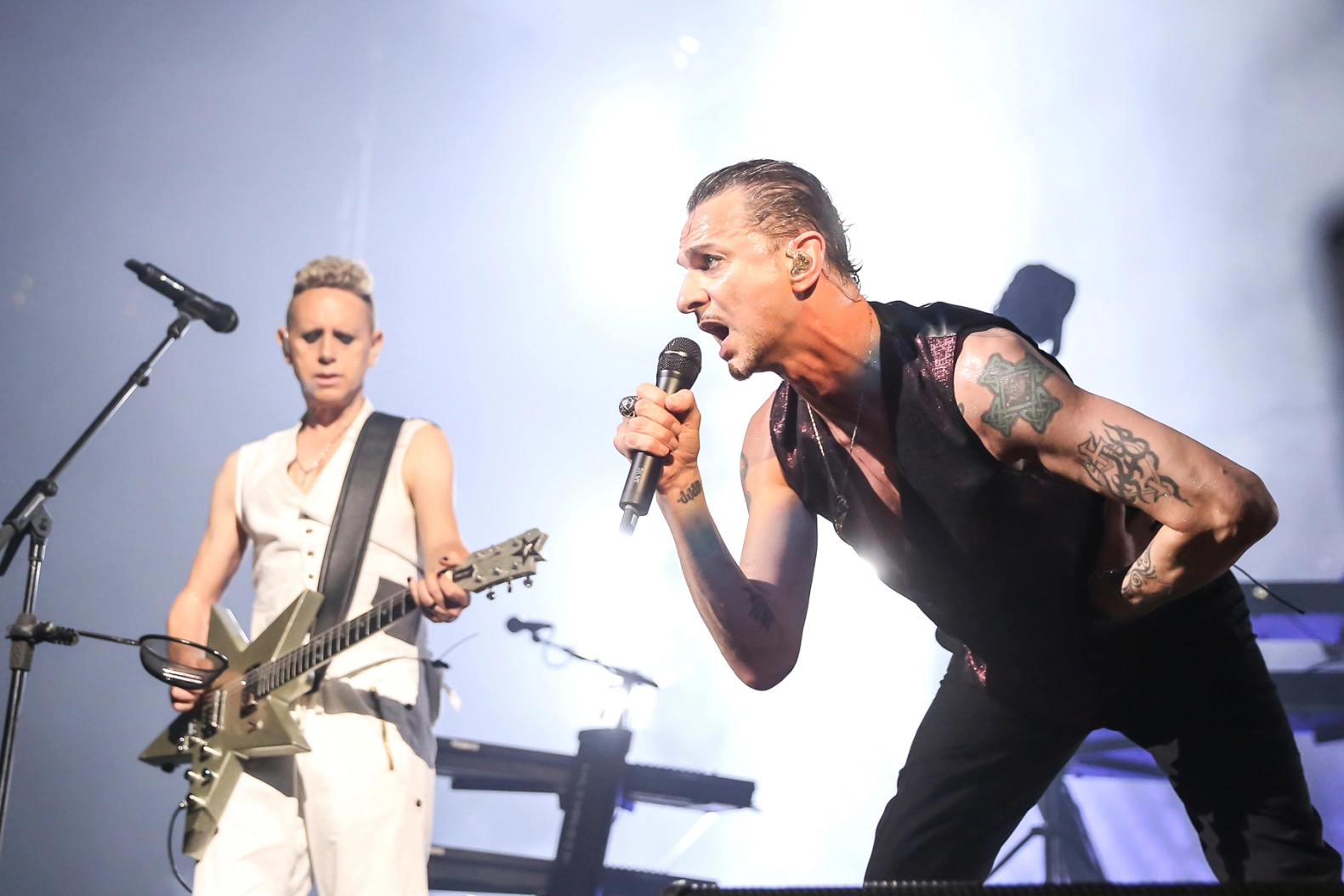 I Depeche Mode acclamati a Roma, il tormento e l'estasi all'Olimpico