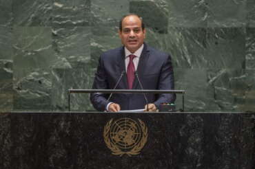 Così l’Italia vende le armi sottobanco all’Egitto: il patto con al Sisi