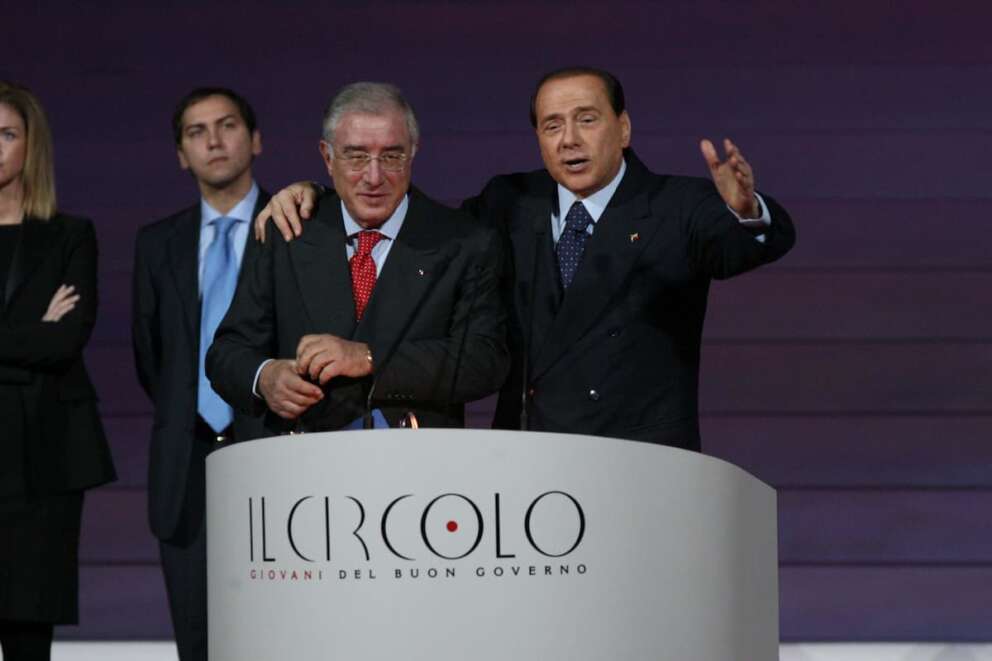 Dell’Utri sconvolto dal testamento di Berlusconi: “Non faccio che piangere da stamattina, era come un fratello”