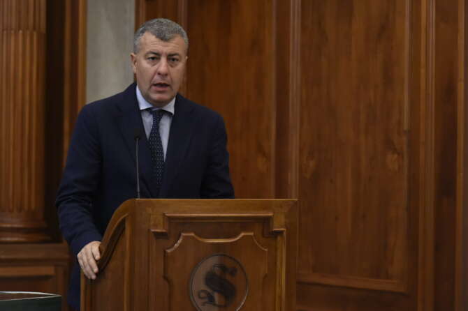 Intervista ad Arturo Scotto: “Sul salario minimo il governo è con le spalle al muro”