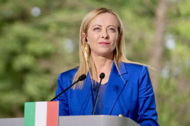 I casi Santanché e Delmastro scuotono Fratelli d’Italia, e Meloni va alla guerra