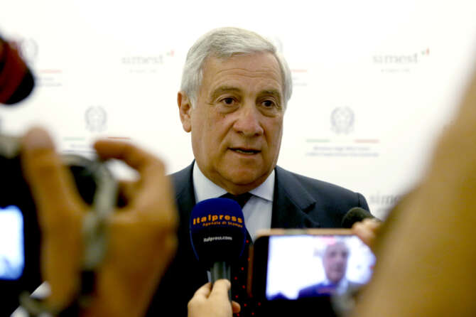 Perché la destra non vuole il salario minimo, Tajani: “Non siamo in Urss”