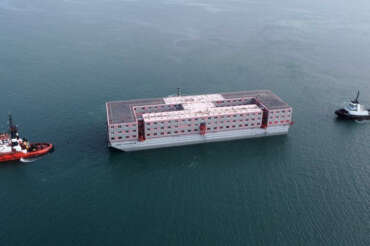 Perché l’Inghilterra ospita 500 migranti sopra una chiatta