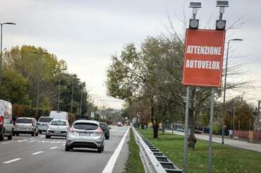 Autovelox non omologato, la Cassazione annulla la multa ad un automobilista: a rischio le sanzioni dei Comuni