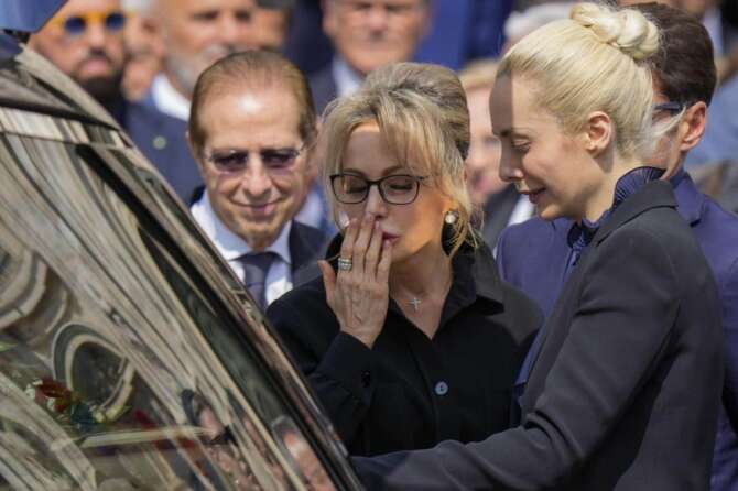 Cosa ha lasciato Silvio Berlusconi a Marta Fascina: il lascito da 100 milioni e la Villa ai figli