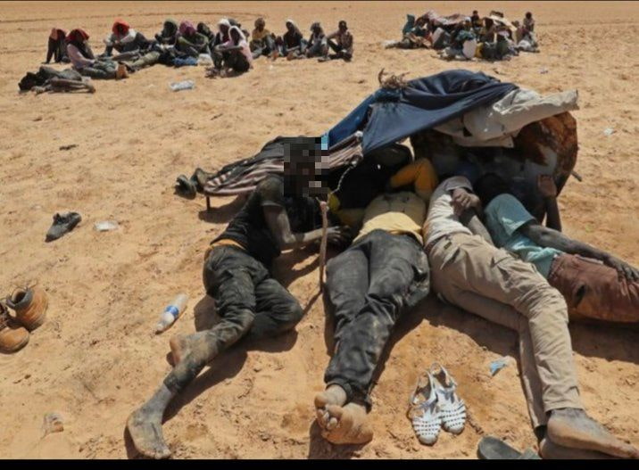 Mamma e bimba muoiono di caldo e sete, il dramma dei migranti intrappolati nel deserto tra Tunisia e Libia
