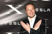 Twitter dice addio all’uccellino, Elon Musk lancia il nuovo logo X