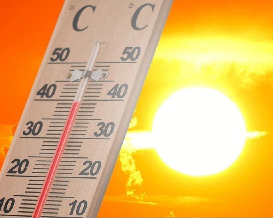 Arriva il caldo record, il termometro supera i 43 gradi: valori sopra la media stagionale di anche 12°C