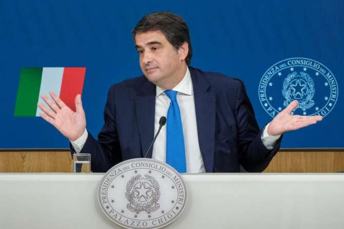 Fitto e Meloni riscrivono il Pnrr, spariscono i soldi contro il dissesto idrogeologico mentre il Paese brucia e si allaga