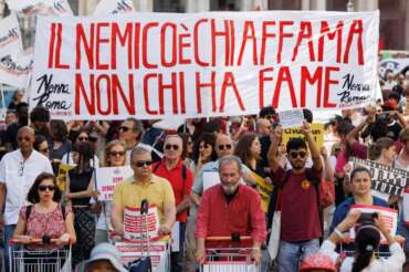 Stop al Reddito di cittadinanza, Meloni tira dritto e allerta le prefetture contro le proteste: ma il Governo è impreparato