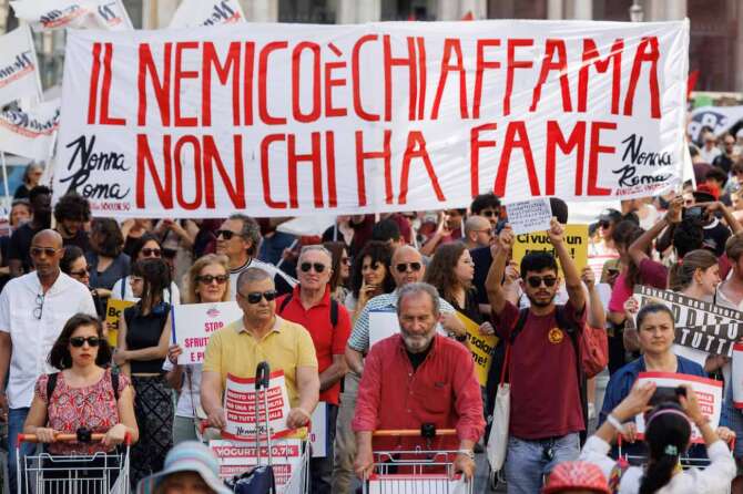 Stop al Reddito di cittadinanza, Meloni tira dritto e allerta le prefetture contro le proteste: ma il Governo è impreparato