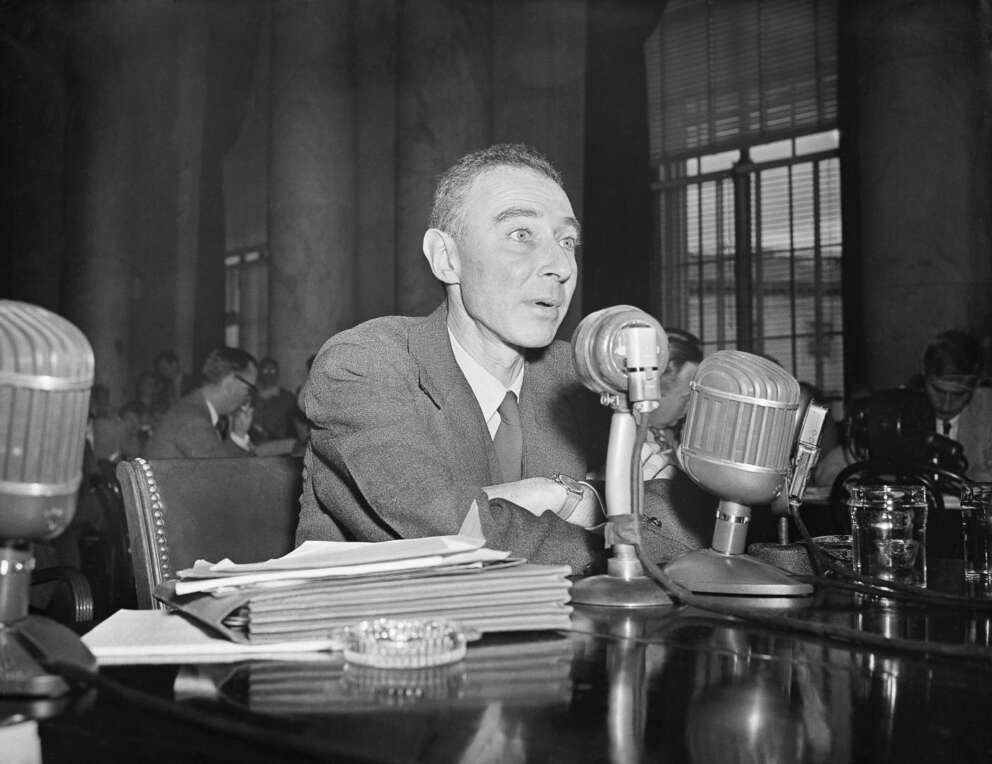 Quando Oppenheimer andò contro la bomba atomica, altro che Stoltenberg
