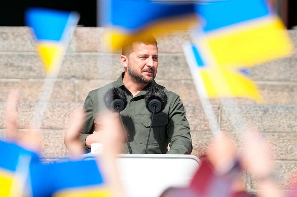Appuntamento in Crimea, l’apertura di Zelensky: “Possibile una soluzione politica e non militare”