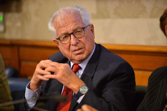 Intervista a Massimo Livi Bacci: “Soccorrere i migranti era la strada giusta, ma l’Ue è diventata cinica”