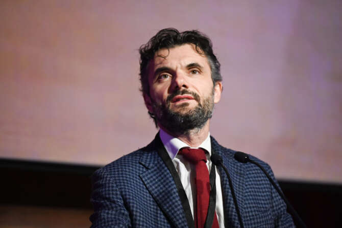 “Accoglienza dei migranti in tilt, colpa di Meloni. Servono hub”, intervista a Matteo Biffoni