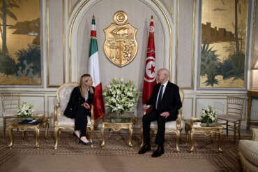 Perché la Tunisia non è un paese sicuro: sopraffazioni e torture del regime di Saied