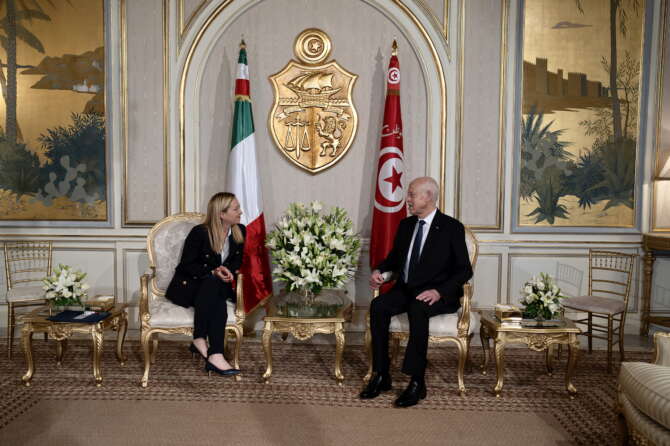 Perché la Tunisia non è un paese sicuro: sopraffazioni e torture del regime di Saied