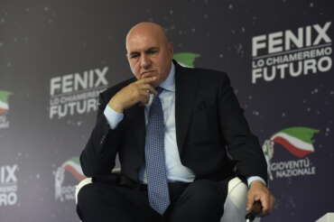 Dossier, la solita storia di sbirri e giornali tra gossip e presunti scoop