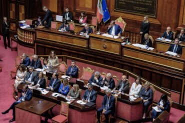 I cinque minuti da comunista del governo Meloni: vota la patrimoniale, ma poi fa dietrofront