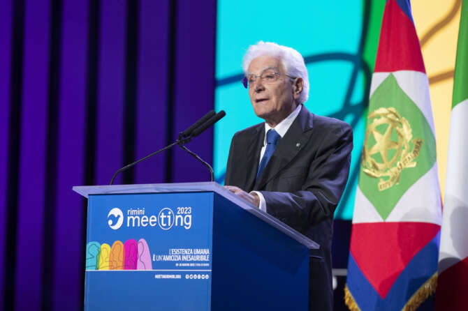 La lezione di democrazia di Mattarella al governo: “Patria è incontro di etnie, basta col razzismo”