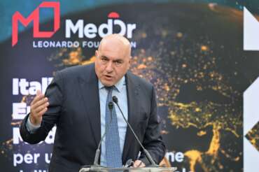 Il dossieraggio di Fatto Quotidiano e Domani contro Crosetto: se questo è “giornalismo d’inchiesta”