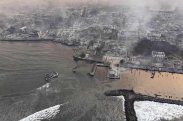 Hawaii in fiamme, 36 morti per gli incendi sull’isola: distrutta dai roghi l’antica capitale Lahaina