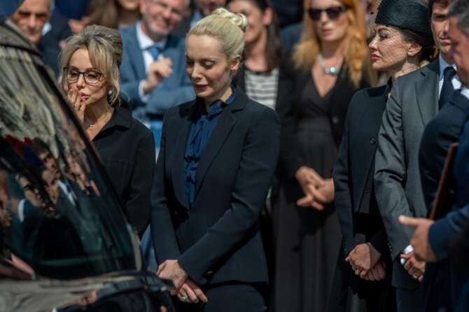 Come sta Marta Fascina, la “depressione” e la mancanza di Berlusconi: “Vive nel lutto”