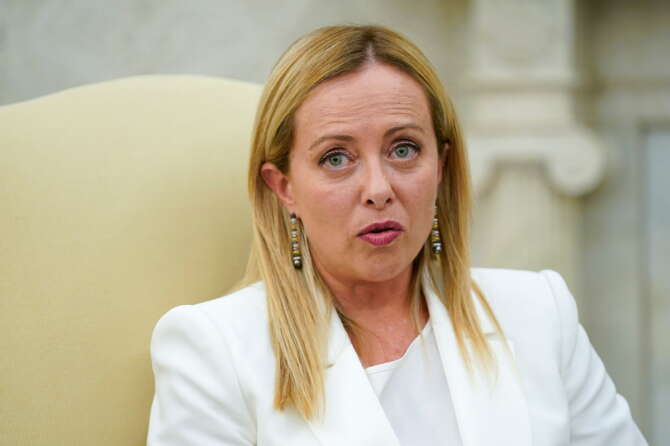 Banche, Ryanair e Forza Italia: tutti contro Meloni