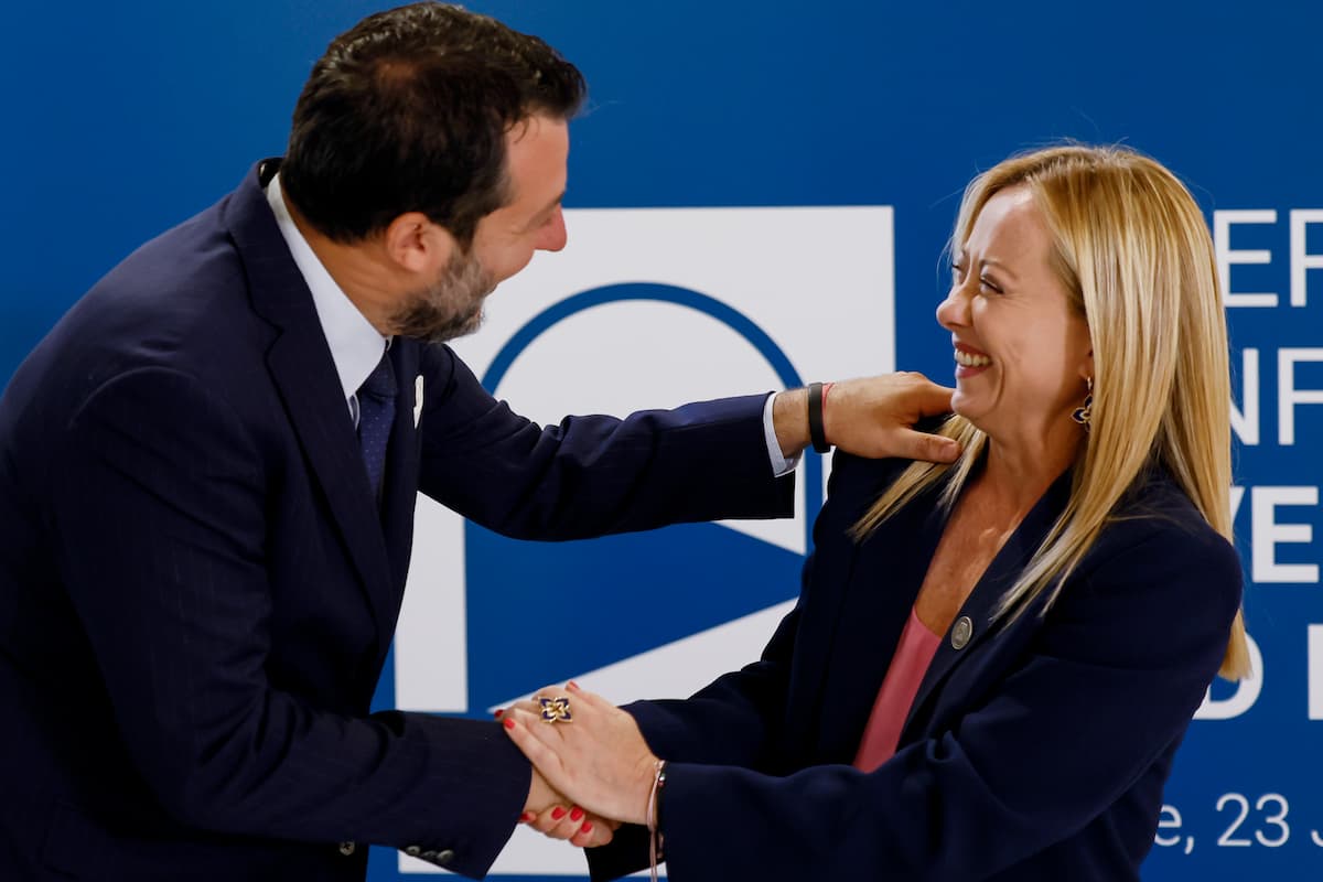 Cosa sono gli extraprofitti delle banche e i rischi per i correntisti: la mossa di Meloni per fare cassa e consenso