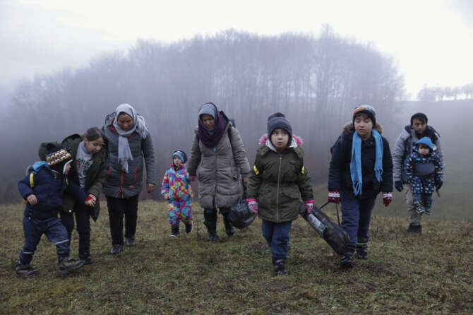 La grande fuga dall’Italia: se ne va anche chi ha il permesso di restare