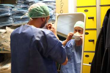 Medici e infermieri come i calciatori, fuga verso l’Arabia Saudita: “Stipendi fino a 20mila euro”