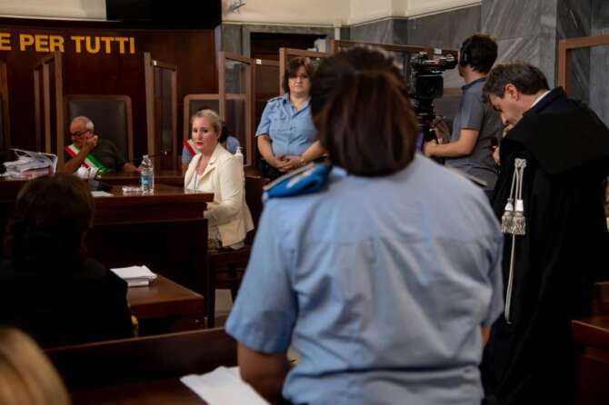 Bimba abbandonata in casa e morta di stenti, la madre: “Pensavo il latte bastasse”