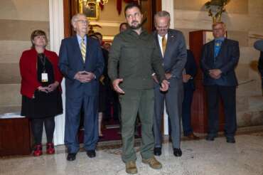 Zelensky al Congresso USA, il no dei Repubblicani a Biden: “Stop armi all’Ucraina”, ma il presidente tira dritto