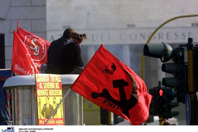 L’identità smarrita della sinistra: tra nostalgia e complottismo resta la malinconia