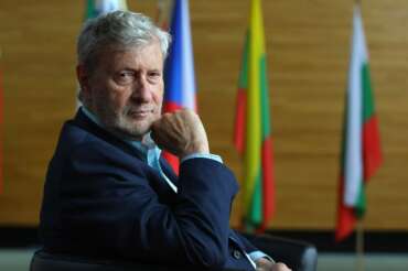 È morto Gianni Vattimo: addio al filosofo del pensiero debole, l’italiano più tradotto al mondo