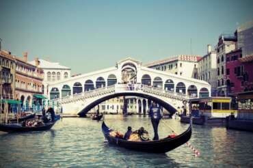 A Venezia si entrerà a pagamento, sì al ticket d’accesso alla città dal 2024