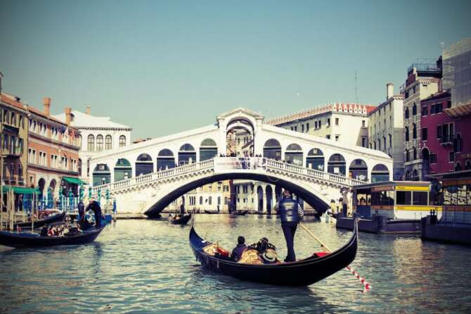 A Venezia si entrerà a pagamento, sì al ticket d’accesso alla città dal 2024