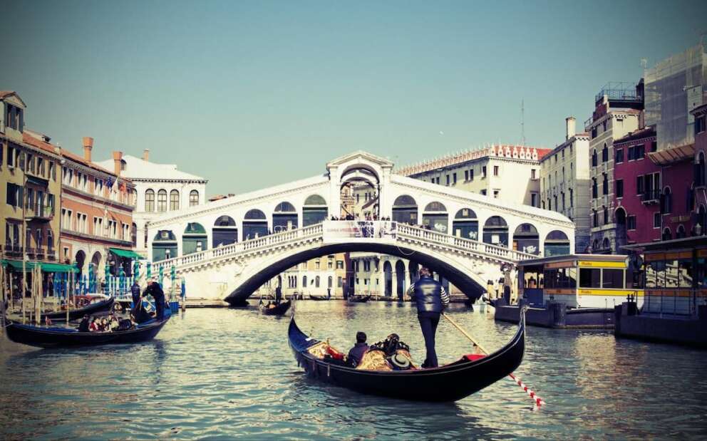 A Venezia si entrerà a pagamento, sì al ticket d’accesso alla città dal 2024