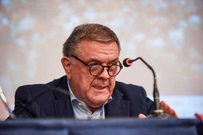 “Panzeri costretto a confessare dall’arresto di moglie e figlia”, l’accusa dei legali sul Qatargate